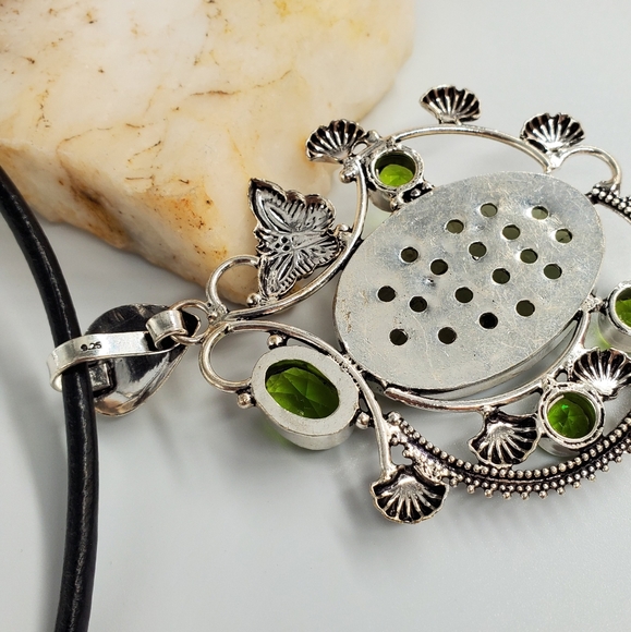 Genuine Prehnite/Peridot Stone Silver Pendant - Picture 4 of 6